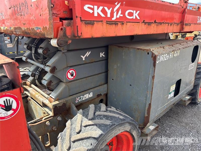 SkyJack SJ6826 RT Scissor lifts