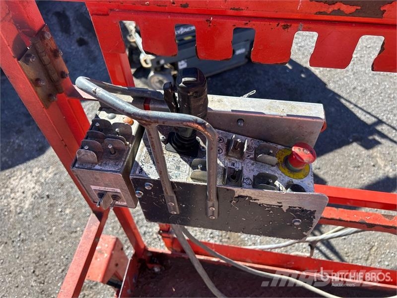 SkyJack SJ6826 RT Šķerveida pacēlāji