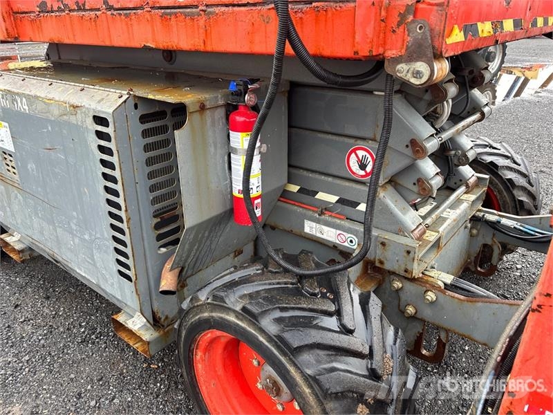 SkyJack SJ6826 RT Šķerveida pacēlāji