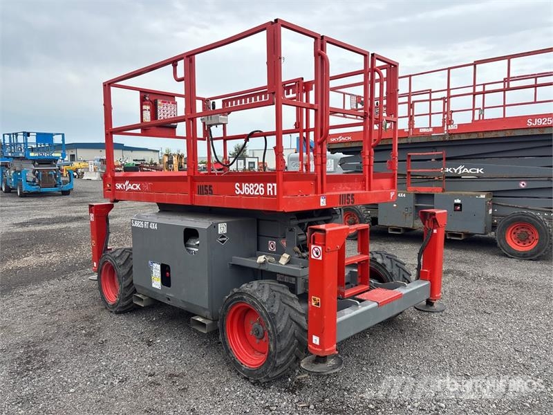SkyJack SJ6826 RT Saxliftar