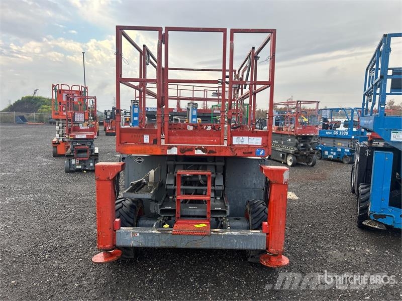 SkyJack SJ6826 RT رافعات مقصية الشكل