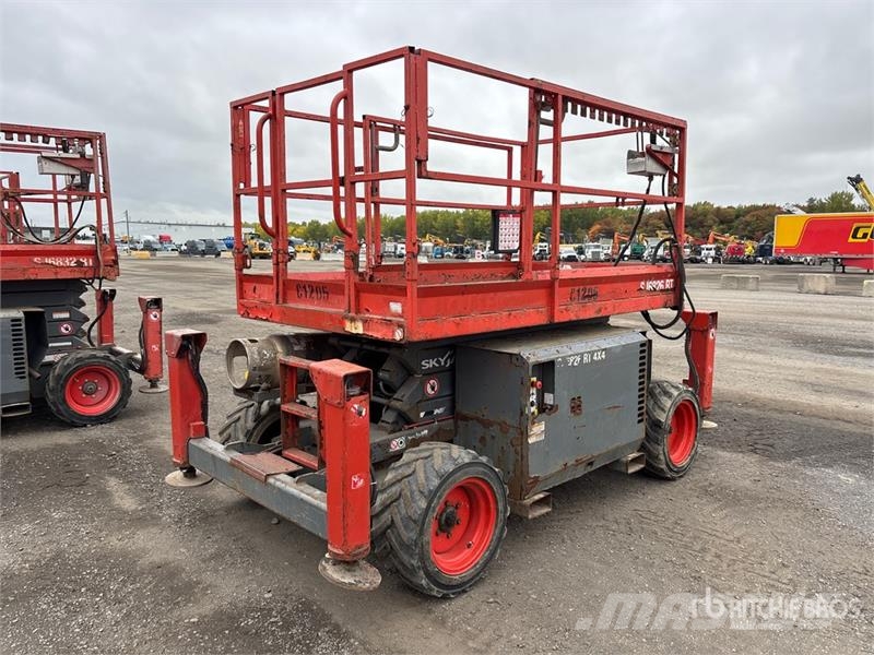 SkyJack SJ6826 RT Šķerveida pacēlāji