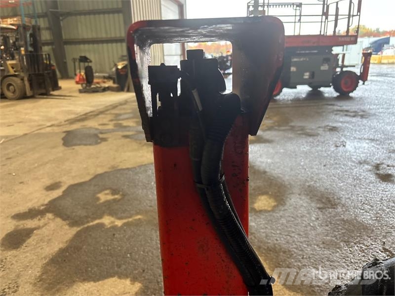 SkyJack SJ6826 RT Šķerveida pacēlāji