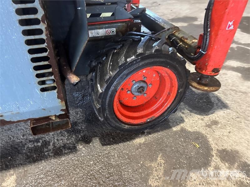 SkyJack SJ6826 RT Šķerveida pacēlāji