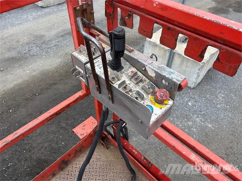 SkyJack SJ6826 RT Šķerveida pacēlāji