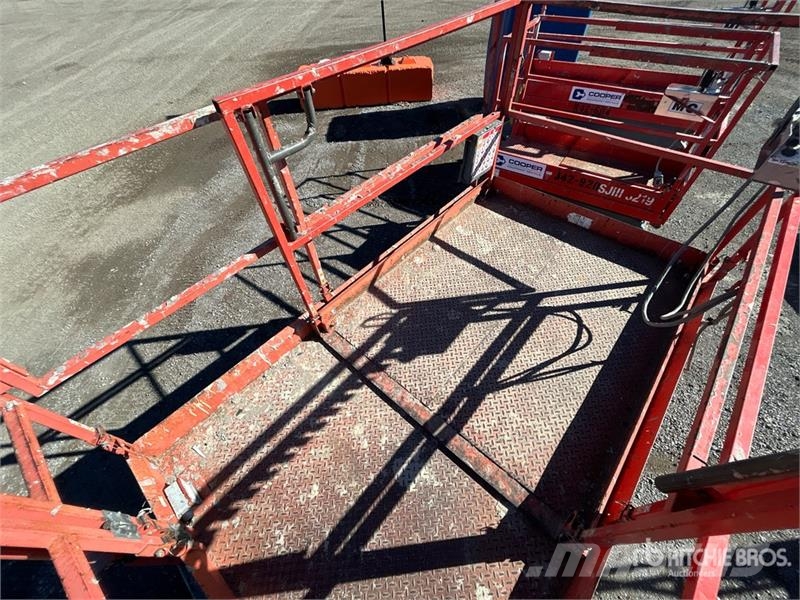 SkyJack SJ6826 RT Šķerveida pacēlāji