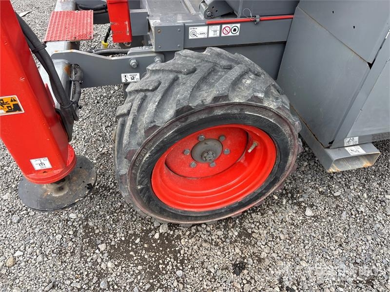 SkyJack SJ6826 RT Saxliftar