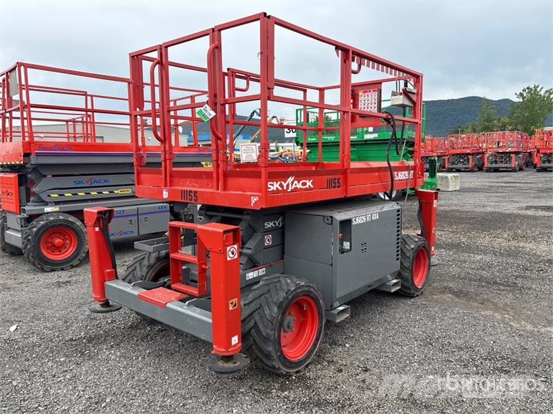SkyJack SJ6826 RT Saxliftar