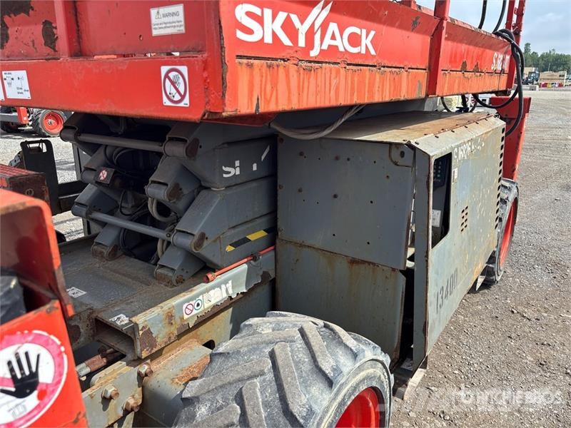 SkyJack SJ6826 RT Scissor lifts