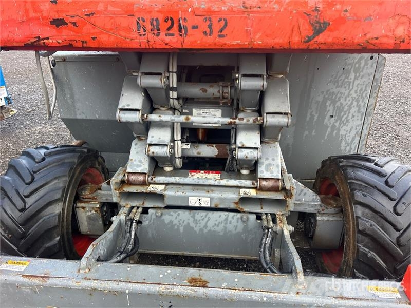 SkyJack SJ6826 RT رافعات مقصية الشكل