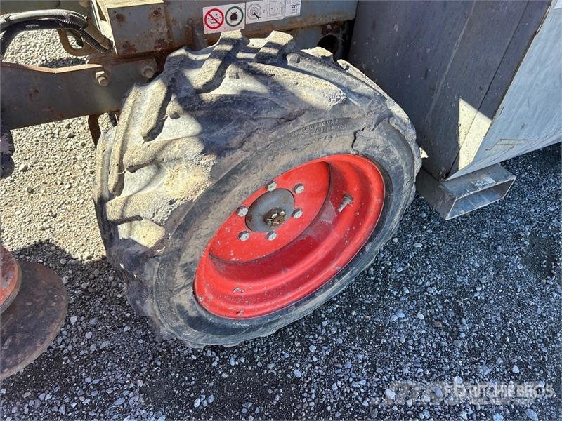 SkyJack SJ6826 RT Šķerveida pacēlāji