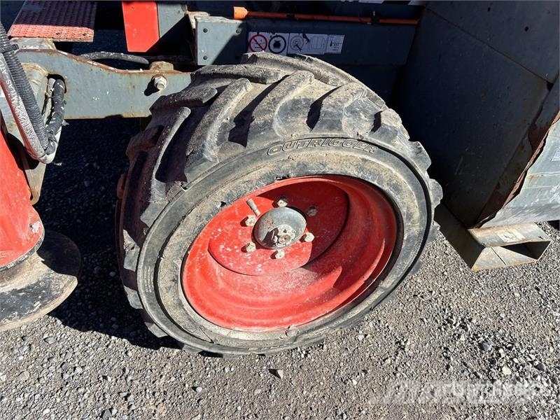 SkyJack SJ6826 RT Šķerveida pacēlāji