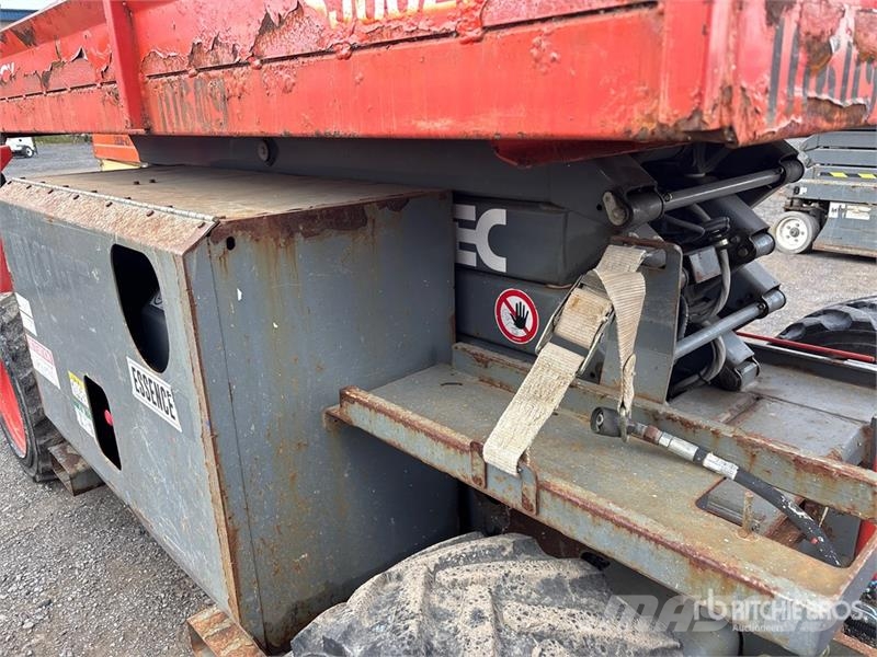 SkyJack SJ6826 RT Šķerveida pacēlāji