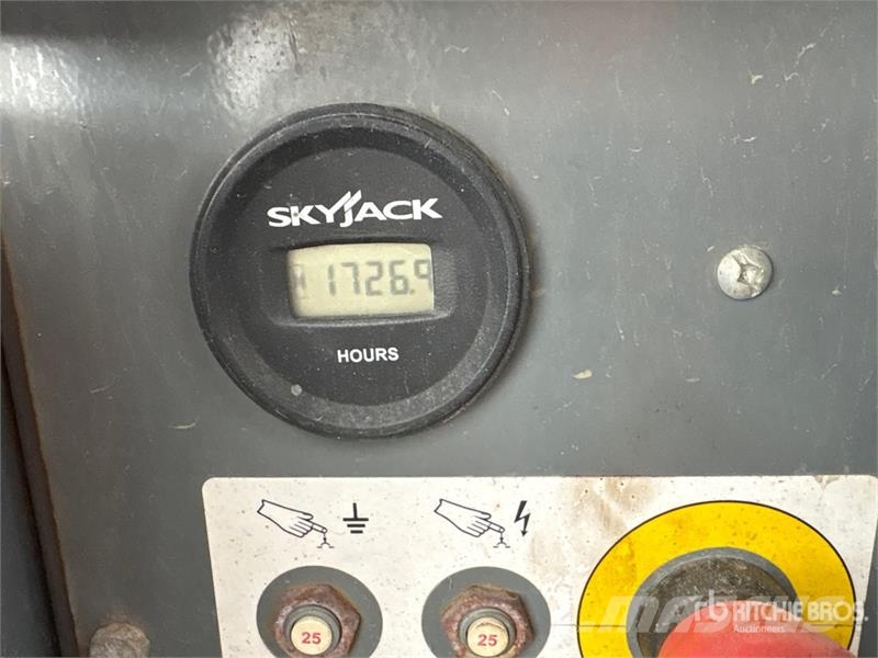 SkyJack SJ6826 RT Šķerveida pacēlāji