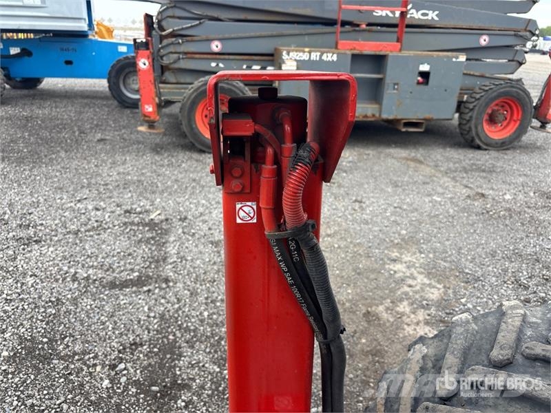 SkyJack SJ6826 RT Saxliftar