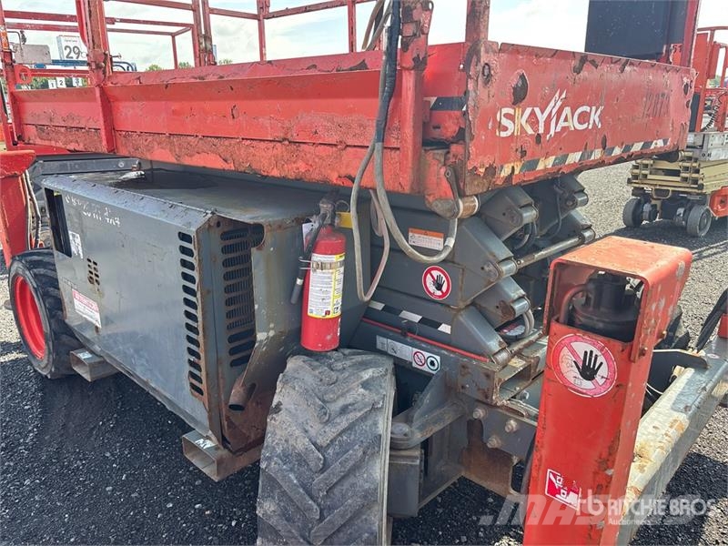 SkyJack SJ6826 RT Scissor lifts