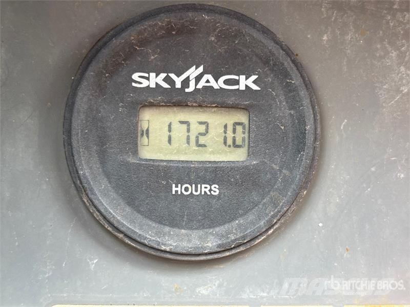 SkyJack SJ6826 RT Scissor lifts