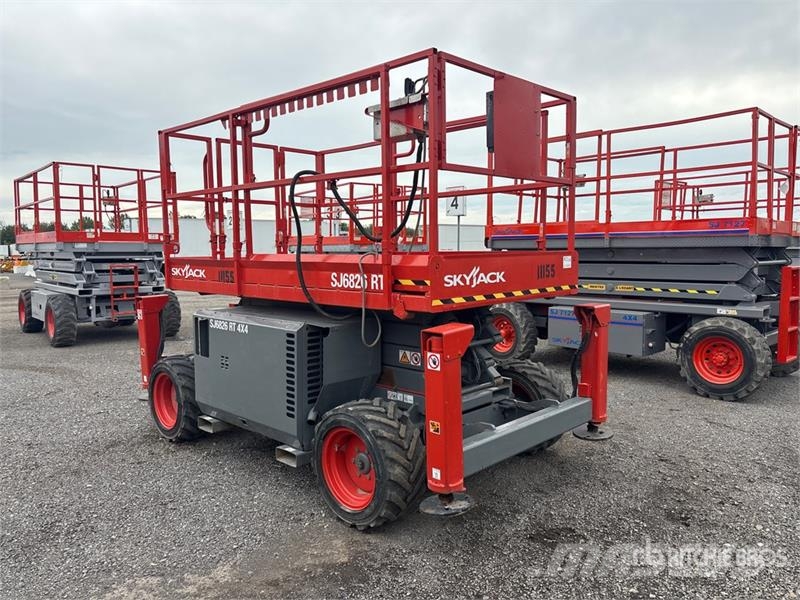 SkyJack SJ6826 RT Saxliftar