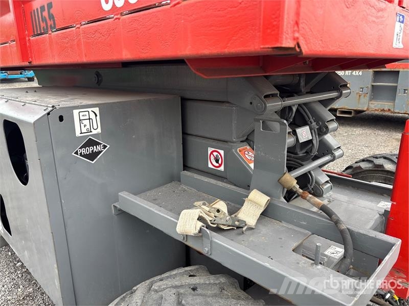 SkyJack SJ6826 RT Saxliftar