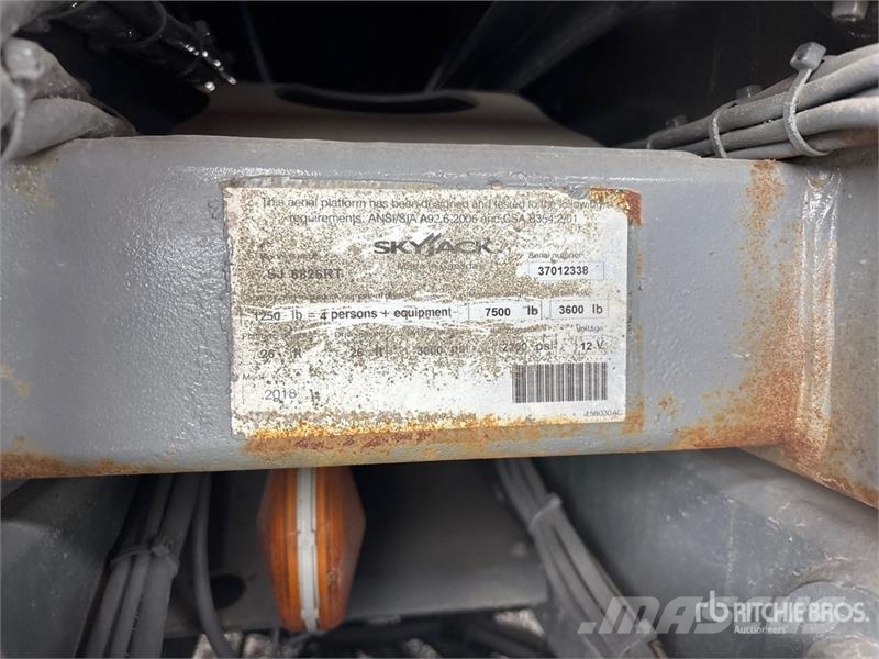 SkyJack SJ6826 RT Saxliftar