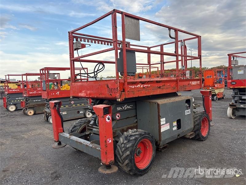 SkyJack SJ6826 RT Šķerveida pacēlāji