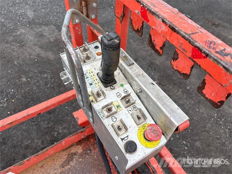 SkyJack SJ6826 RT Šķerveida pacēlāji