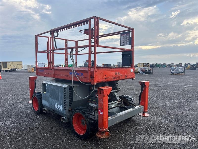 SkyJack SJ6826 RT رافعات مقصية الشكل
