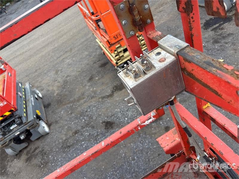 SkyJack SJ6826 RT Šķerveida pacēlāji