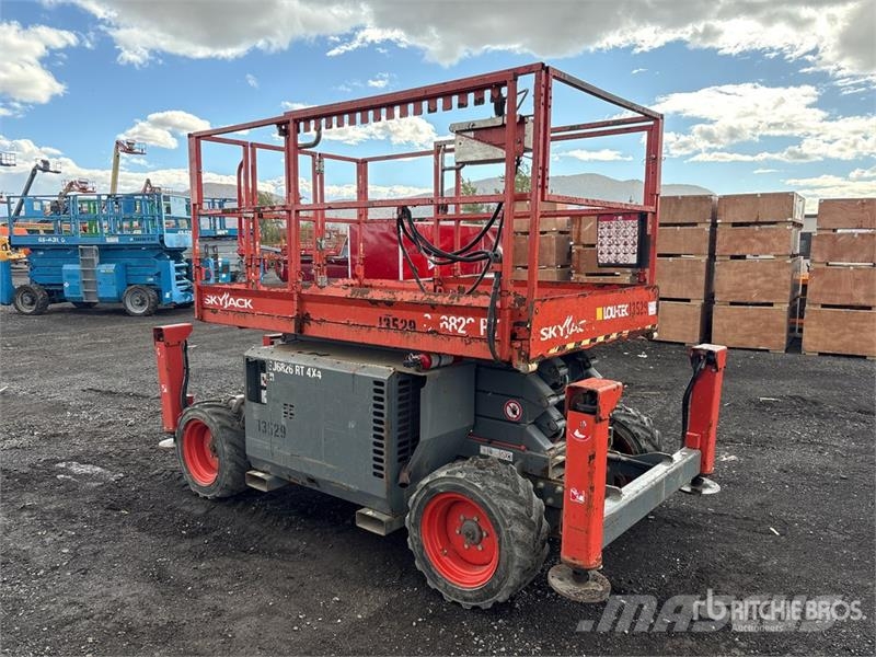 SkyJack SJ6826 RT Šķerveida pacēlāji