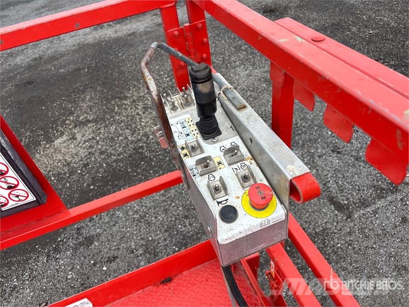 SkyJack SJ6826 RT Saxliftar