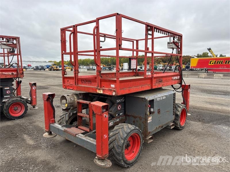 SkyJack SJ6826 RT Šķerveida pacēlāji