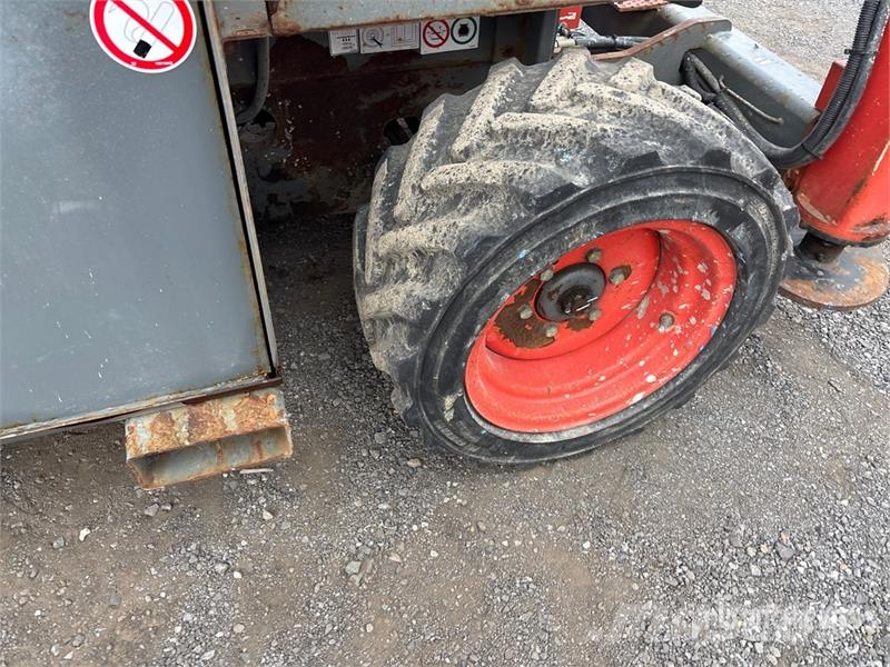SkyJack SJ6826 RT Šķerveida pacēlāji