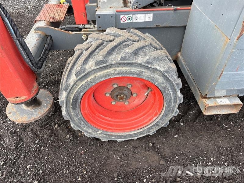 SkyJack SJ6826 RT Šķerveida pacēlāji