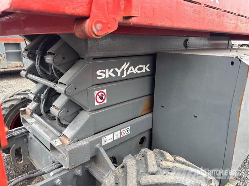 SkyJack SJ6826 RT Saxliftar