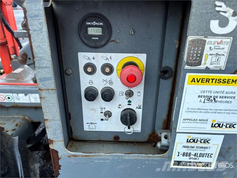 SkyJack SJ6826 RT Šķerveida pacēlāji