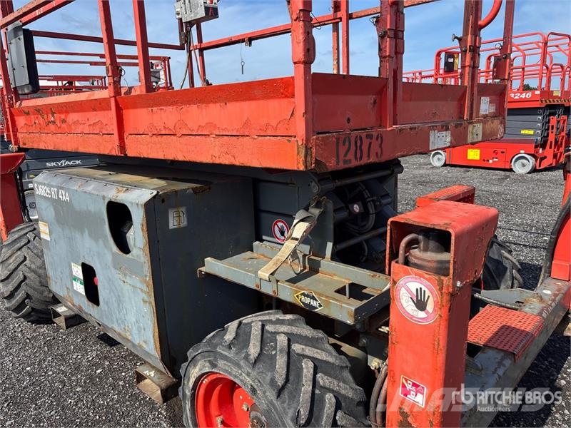SkyJack SJ6826 RT Scissor lifts