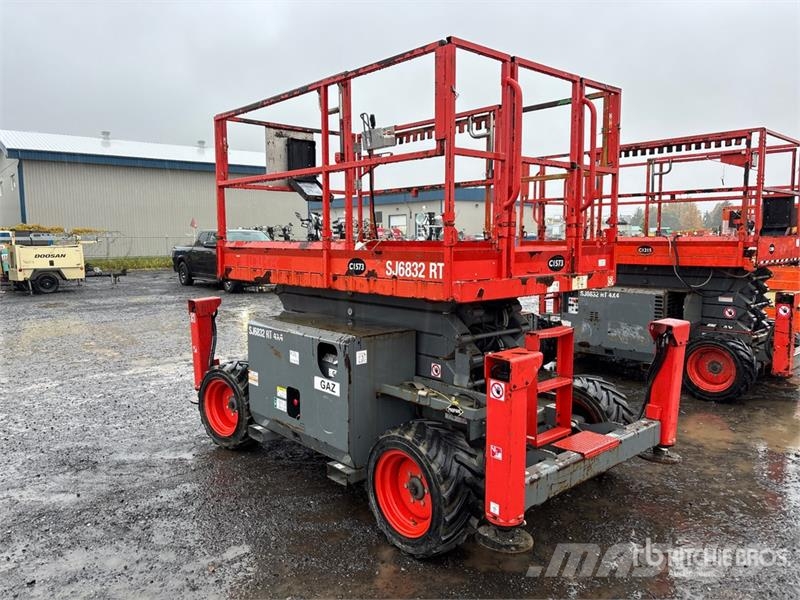 SkyJack SJ6832 RT Šķerveida pacēlāji