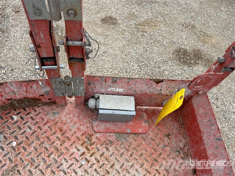 SkyJack SJ6832 RT Šķerveida pacēlāji