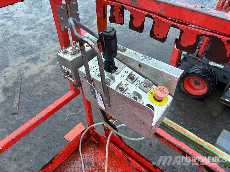 SkyJack SJ6832 RT Šķerveida pacēlāji