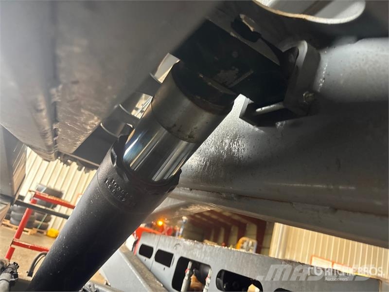 SkyJack SJ6832 RT Šķerveida pacēlāji