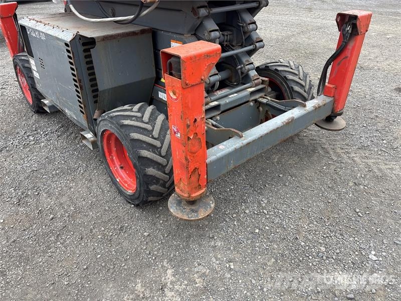 SkyJack SJ6832 RT Šķerveida pacēlāji