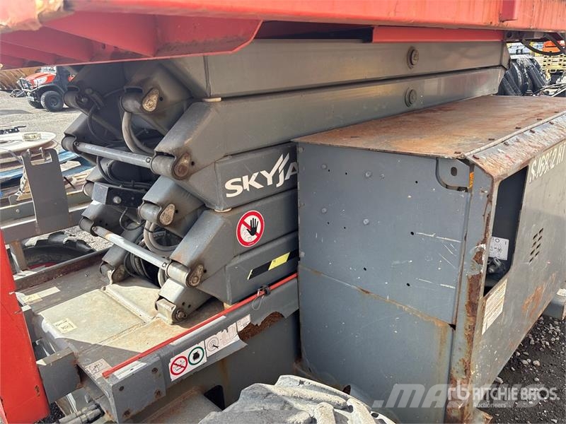 SkyJack SJ6832 RT Ножничные подъемники