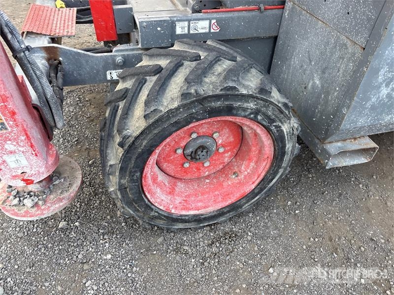 SkyJack SJ6832 RT Šķerveida pacēlāji