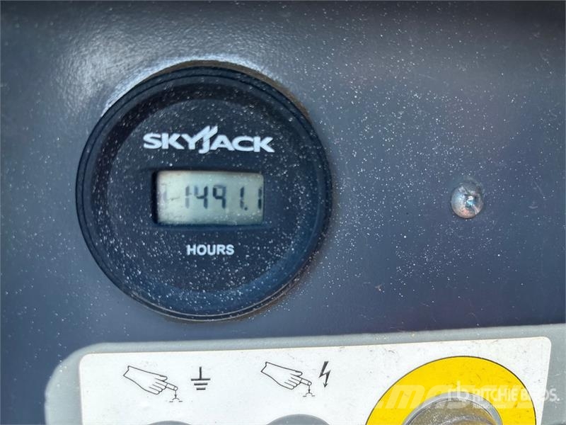 SkyJack SJ6832 RT Saxliftar