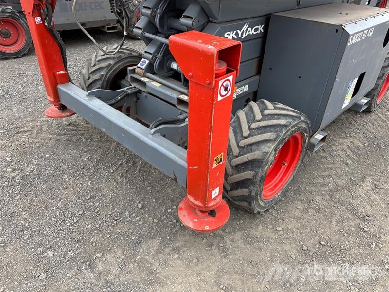 SkyJack SJ6832 RT Škaraste platforme