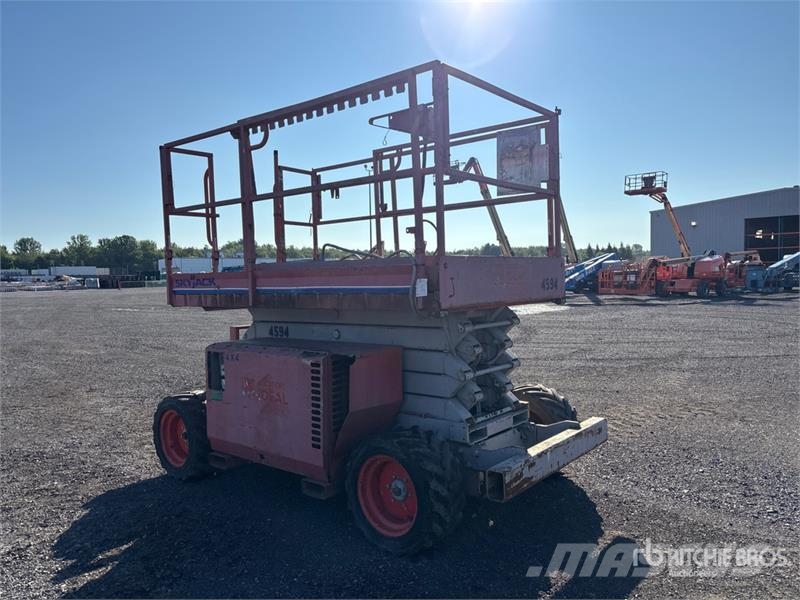 SkyJack SJ6832 RT Scissor lifts