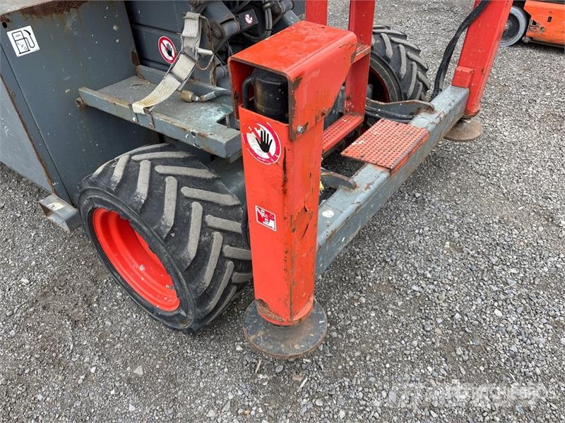 SkyJack SJ6832 RT Šķerveida pacēlāji