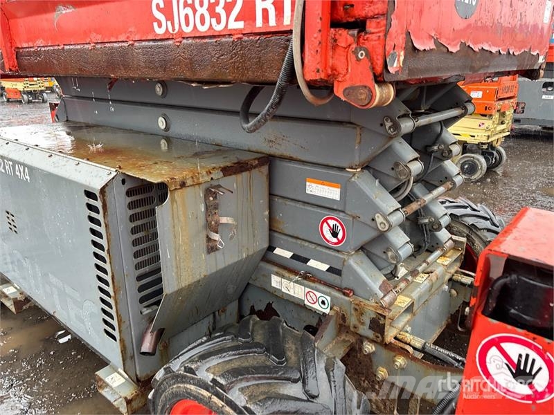 SkyJack SJ6832 RT Šķerveida pacēlāji