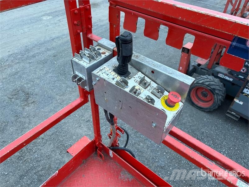 SkyJack SJ6832 RT Škaraste platforme
