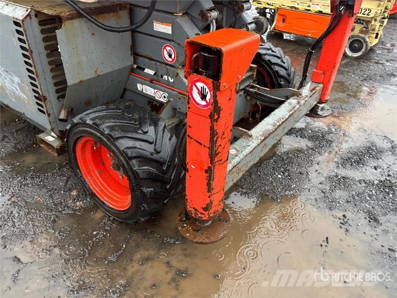 SkyJack SJ6832 RT Šķerveida pacēlāji